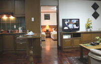 タイバンコクイエローリボンヒルズ　サートンホテル、台所がある、快適 部屋